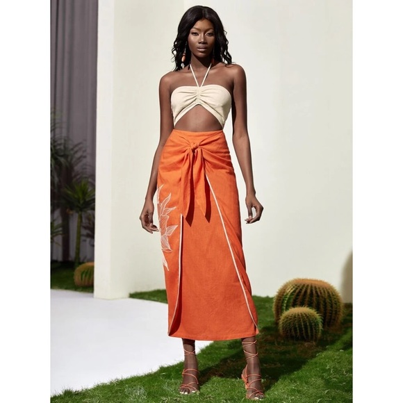 Victoria Embroidery Knot Detail Contrast Backless Dress - Picture 8 of 9